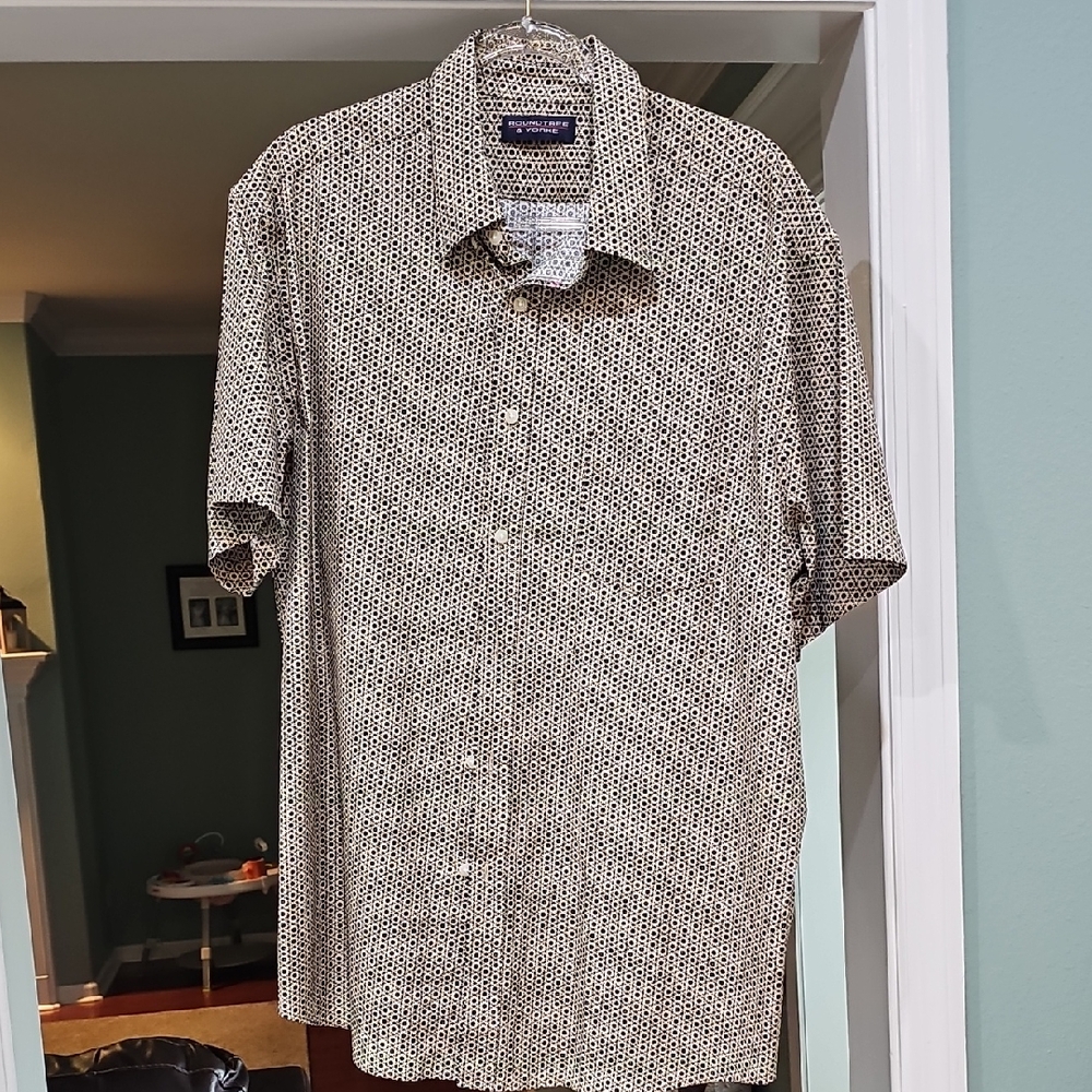 Roundtree & Yorke Black and White Casual Button Down Shirt
